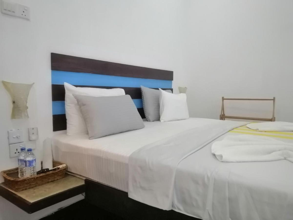 Le Petit Hotel & Restaurant Negombo Dış mekan fotoğraf