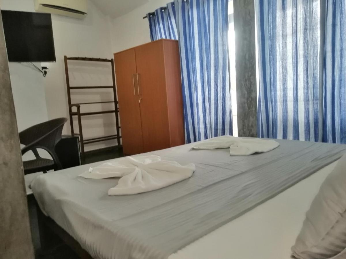 Le Petit Hotel & Restaurant Negombo Dış mekan fotoğraf