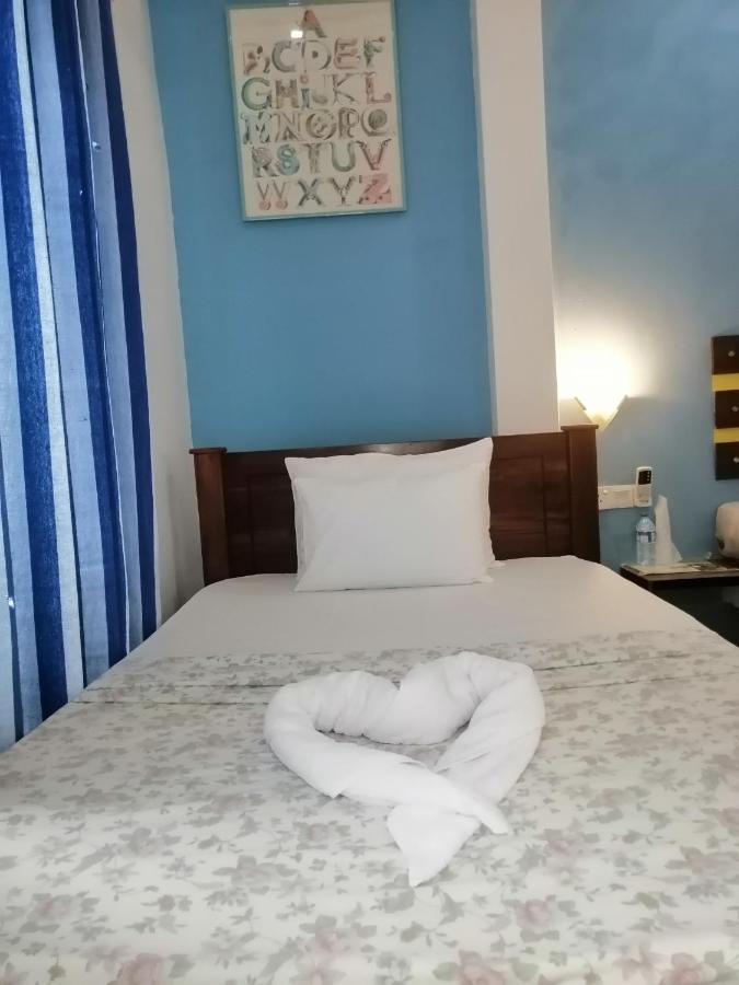 Le Petit Hotel & Restaurant Negombo Dış mekan fotoğraf