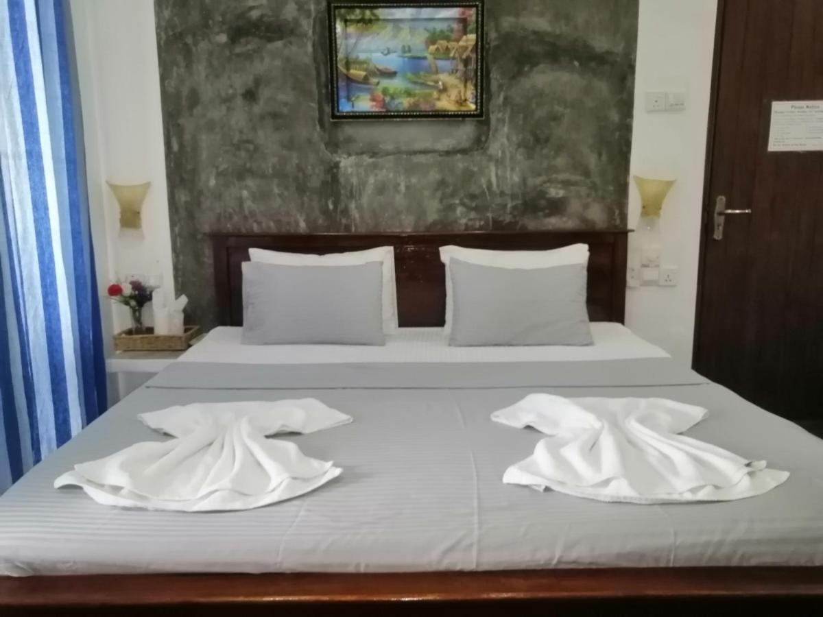 Le Petit Hotel & Restaurant Negombo Dış mekan fotoğraf