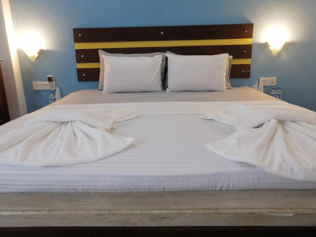 Le Petit Hotel & Restaurant Negombo Dış mekan fotoğraf