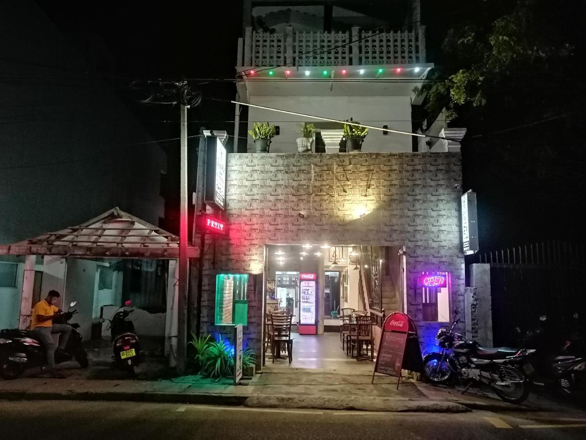 Le Petit Hotel & Restaurant Negombo Dış mekan fotoğraf