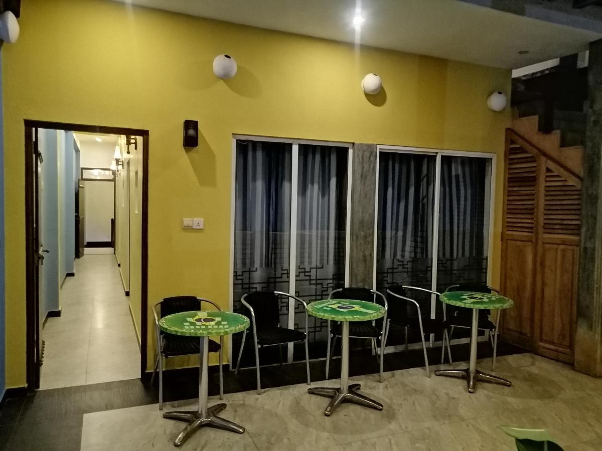 Le Petit Hotel & Restaurant Negombo Dış mekan fotoğraf